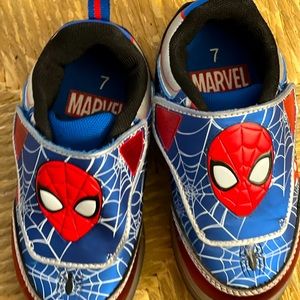 Spider-Man toddler light up casual sneakers size 7.  Cross-listed